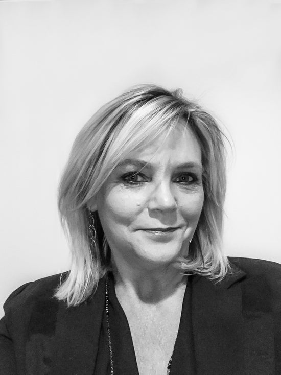 Amanda permanent jewelry artist Boston, Massachusetts Lakuna Links